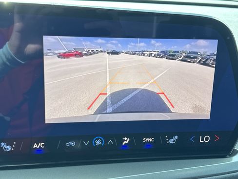 Used 2026 Chevrolet Traverse LT FWD image 23