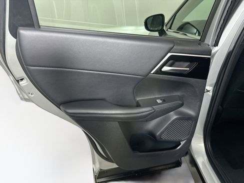 Used 2024 Mitsubishi Outlander SE image 25