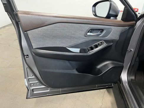 Used 2023 Nissan Rogue SV FWD image 24