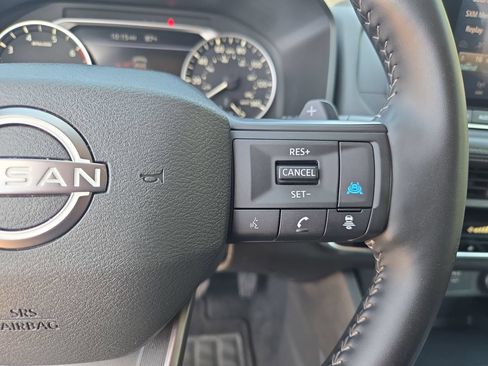 Used 2025 Nissan Rogue SV FWD image 18