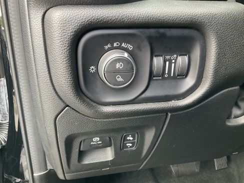 Used 2023 RAM 1500 Laramie AWD/4WD image 28