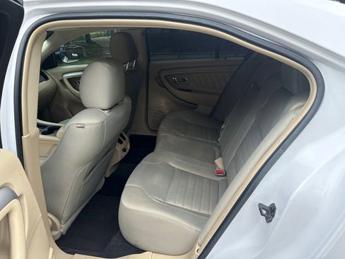 Used 2017 Ford Taurus SE FWD image 22