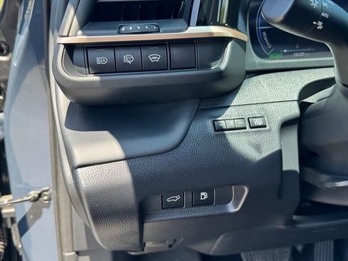 Used 2025 Toyota Crown Signia AWD/4WD image 21