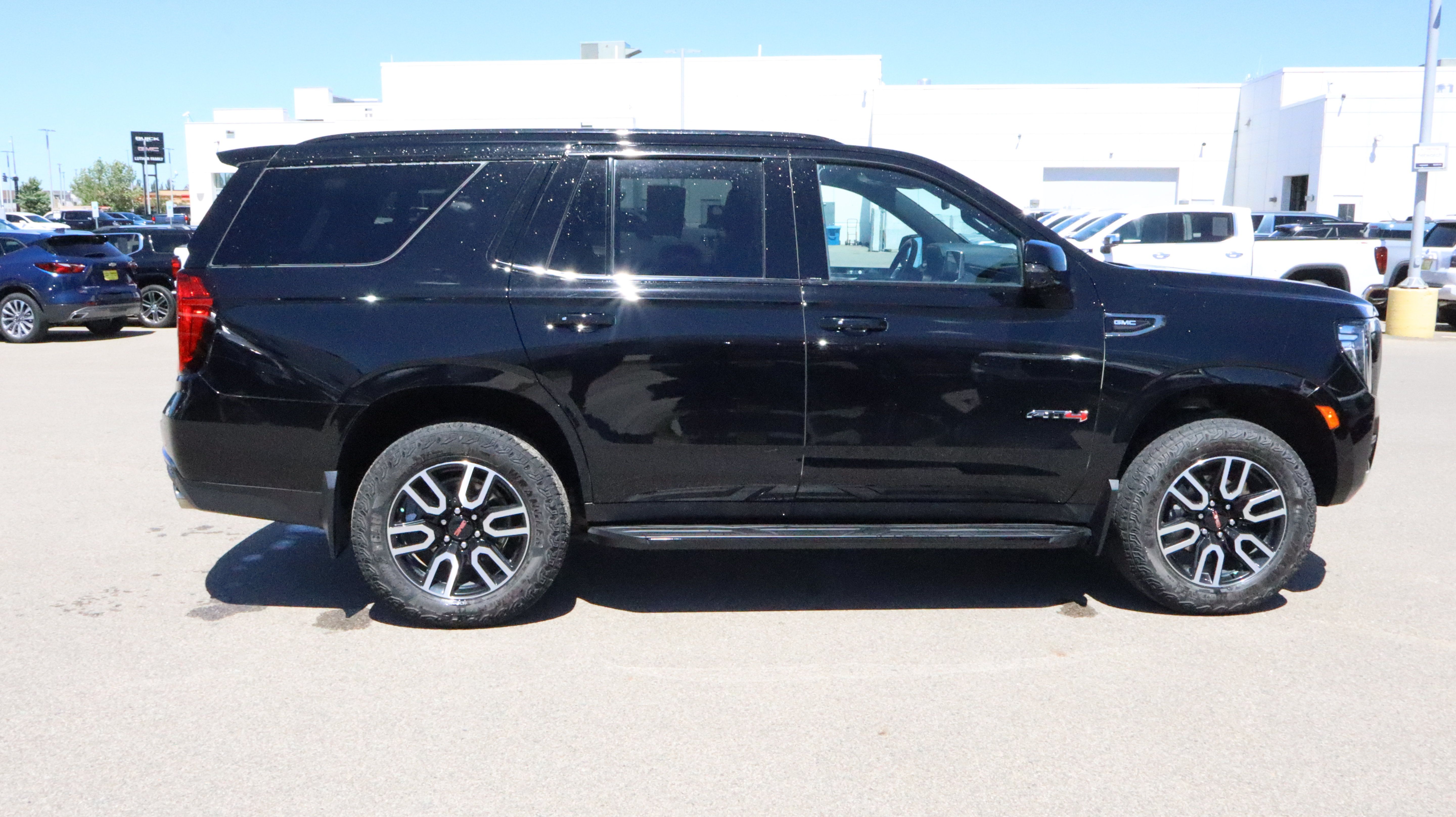 Used 2024 GMC Yukon AT4 AWD/4WD image 8