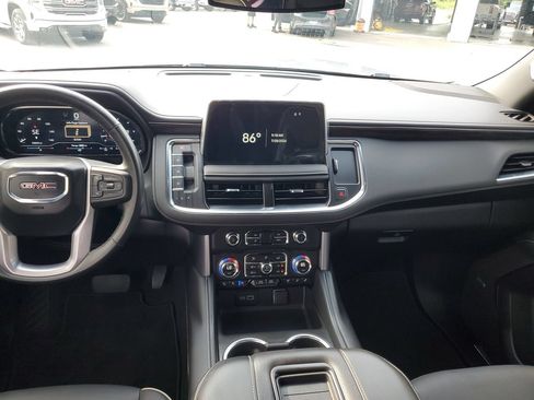Used 2024 GMC Yukon SLT w/ SLT Premium Package AWD/4WD image 13