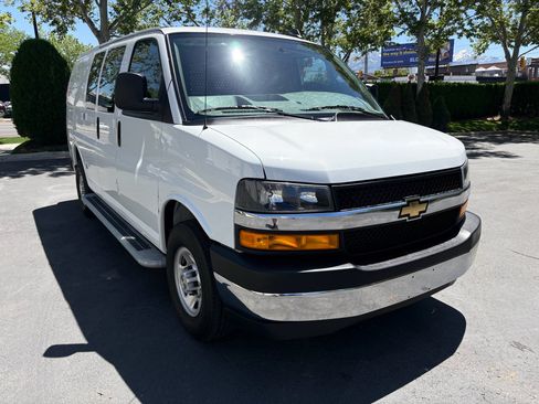 Used 2024 Chevrolet Express 2500 w/ Driver Convenience Package RWD image 5