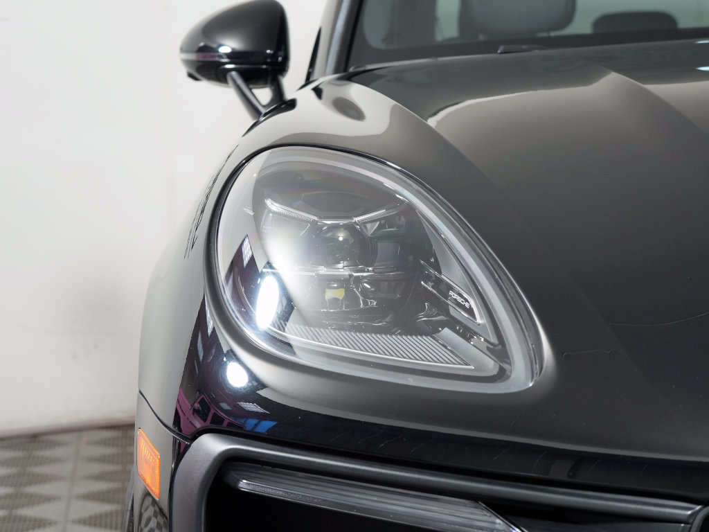 Certified 2025 Porsche Macan w/ Premium Package Plus AWD/4WD image 11