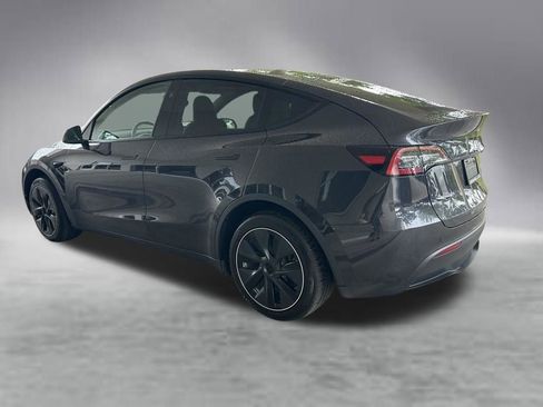 Used 2024 Tesla Model Y 2WD image 4