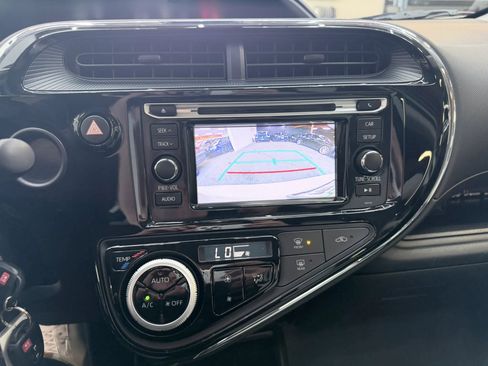 Used 2018 Toyota Prius C One image 18