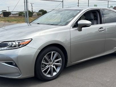 Used 2018 Lexus ES 300h w/ Luxury Package