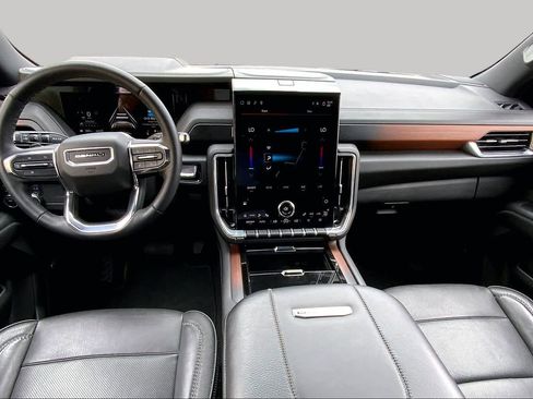 Used 2025 GMC Yukon XL Denali AWD/4WD image 16