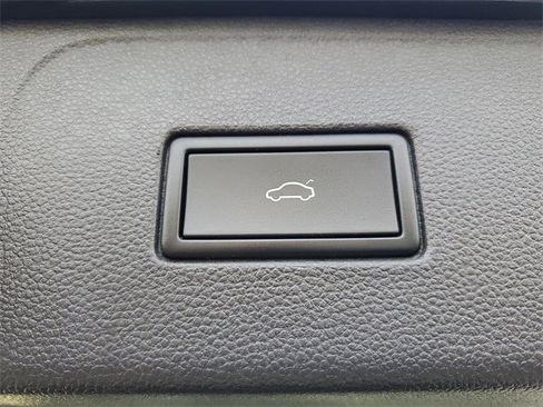 Certified 2021 Volkswagen Atlas SEL Premium image 9