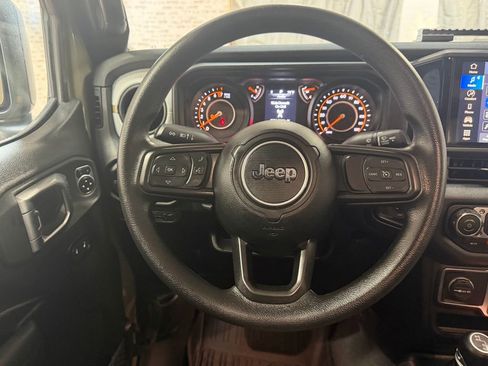 Used 2025 Jeep Gladiator Sport image 17