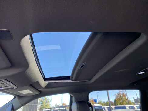 Used 2024 Chevrolet Silverado 2500 High Country w/ High Country Premium Package image 36