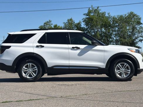 Certified 2023 Ford Explorer XLT w/ Equipment Group 202A AWD/4WD image 8