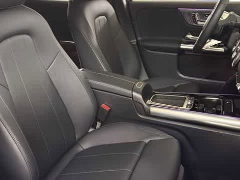 Used 2025 Mercedes-Benz GLA 250 4MATIC image 33