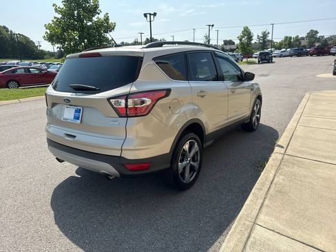 Used 2017 Ford Escape SE w/ Equipment Group 201A FWD image 4
