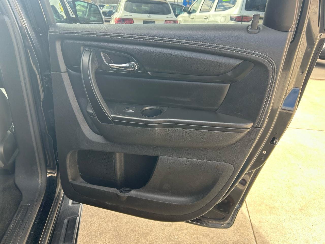 Used 2017 Chevrolet Traverse LT FWD image 16