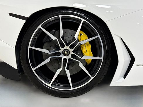 Used 2017 Lamborghini Aventador LP 700-4 AWD/4WD image 37