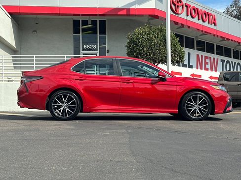 Used 2021 Toyota Camry SE FWD image 6
