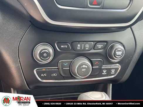 Used 2019 Jeep Cherokee Latitude w/ Popular Appearance Group AWD/4WD image 21