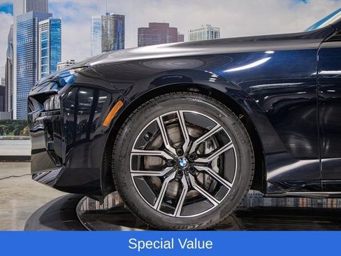 Used 2025 BMW 760i xDrive w/ Premium Package AWD/4WD image 7