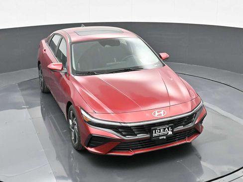 Certified 2024 Hyundai Elantra SEL w/ Convenience Package image 19