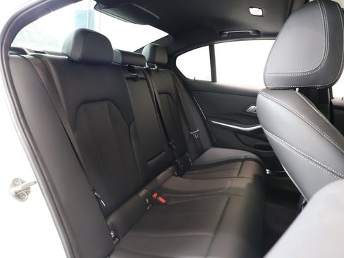 Used 2022 BMW 330i Sedan w/ M Sport Package RWD image 21