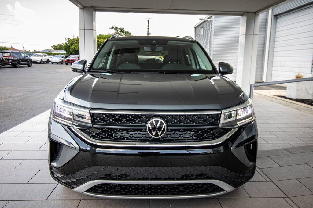 Certified 2023 Volkswagen Taos SE w/ Panoramic Sunroof Package FWD image 9