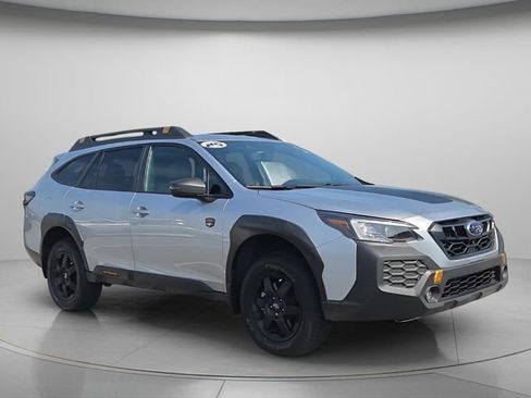Used 2025 Subaru Outback Wilderness AWD/4WD image 8
