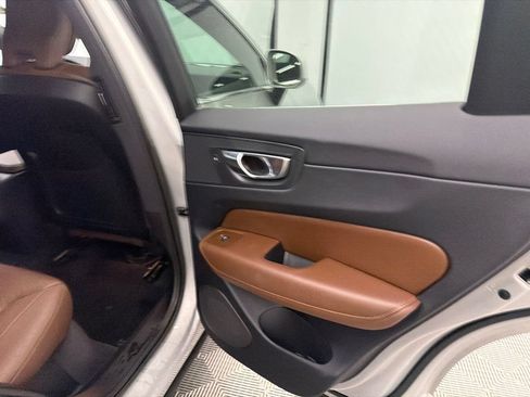 Used 2023 Volvo XC60 B5 Plus FWD image 18