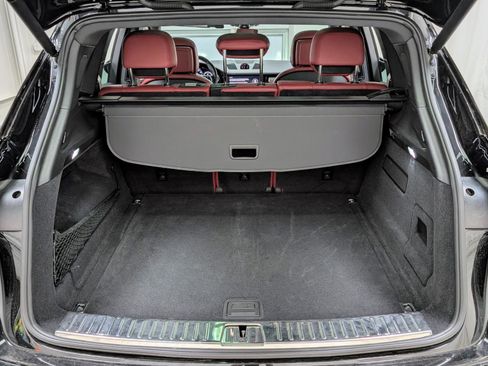 Used 2023 Porsche Cayenne Platinum Edition image 23