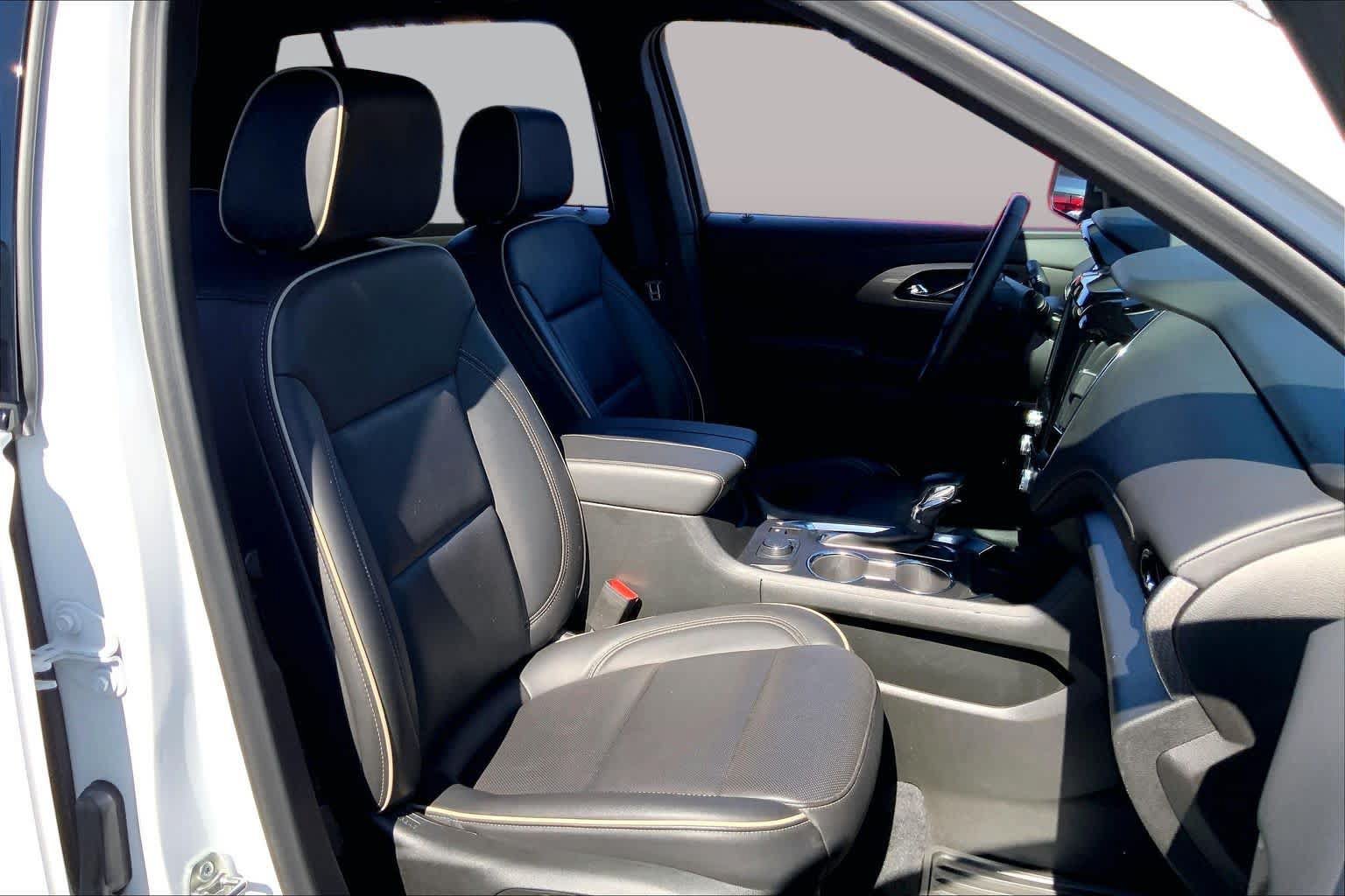 Certified 2023 Chevrolet Traverse Premier w/ Redline Edition AWD/4WD image 9