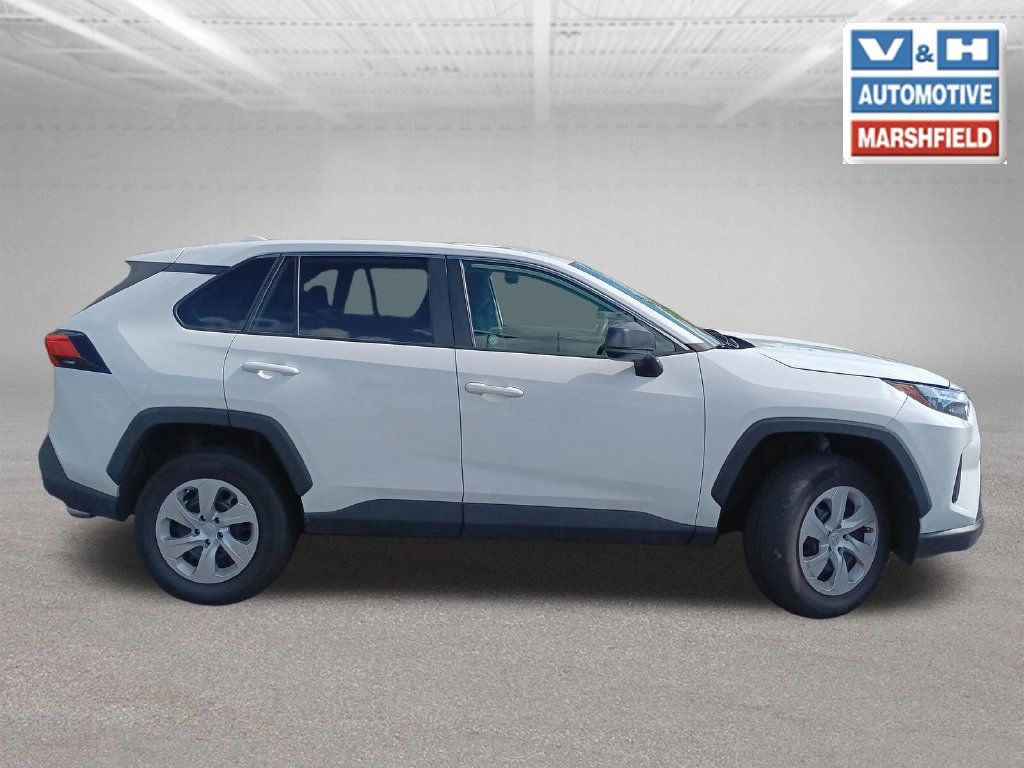 Used 2025 Toyota RAV4 LE AWD/4WD image 6