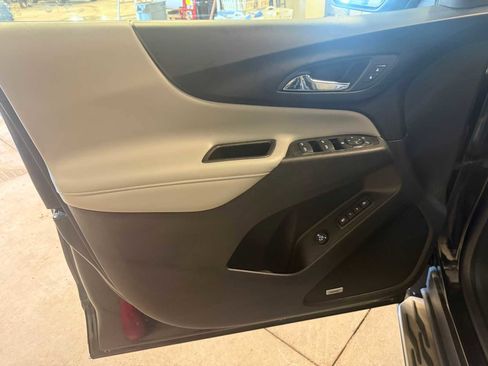 Used 2018 Chevrolet Equinox Premier FWD image 20