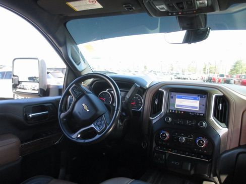 Used 2022 Chevrolet Silverado 2500 High Country w/ Z71 Off-Road Package image 26