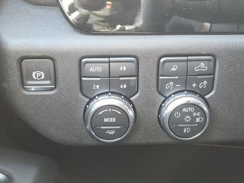 New 2025 GMC Sierra 2500 SLT w/ SLT Premium Package image 18