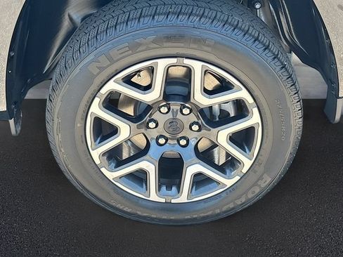 Used 2025 RAM 1500 Laramie AWD/4WD image 33