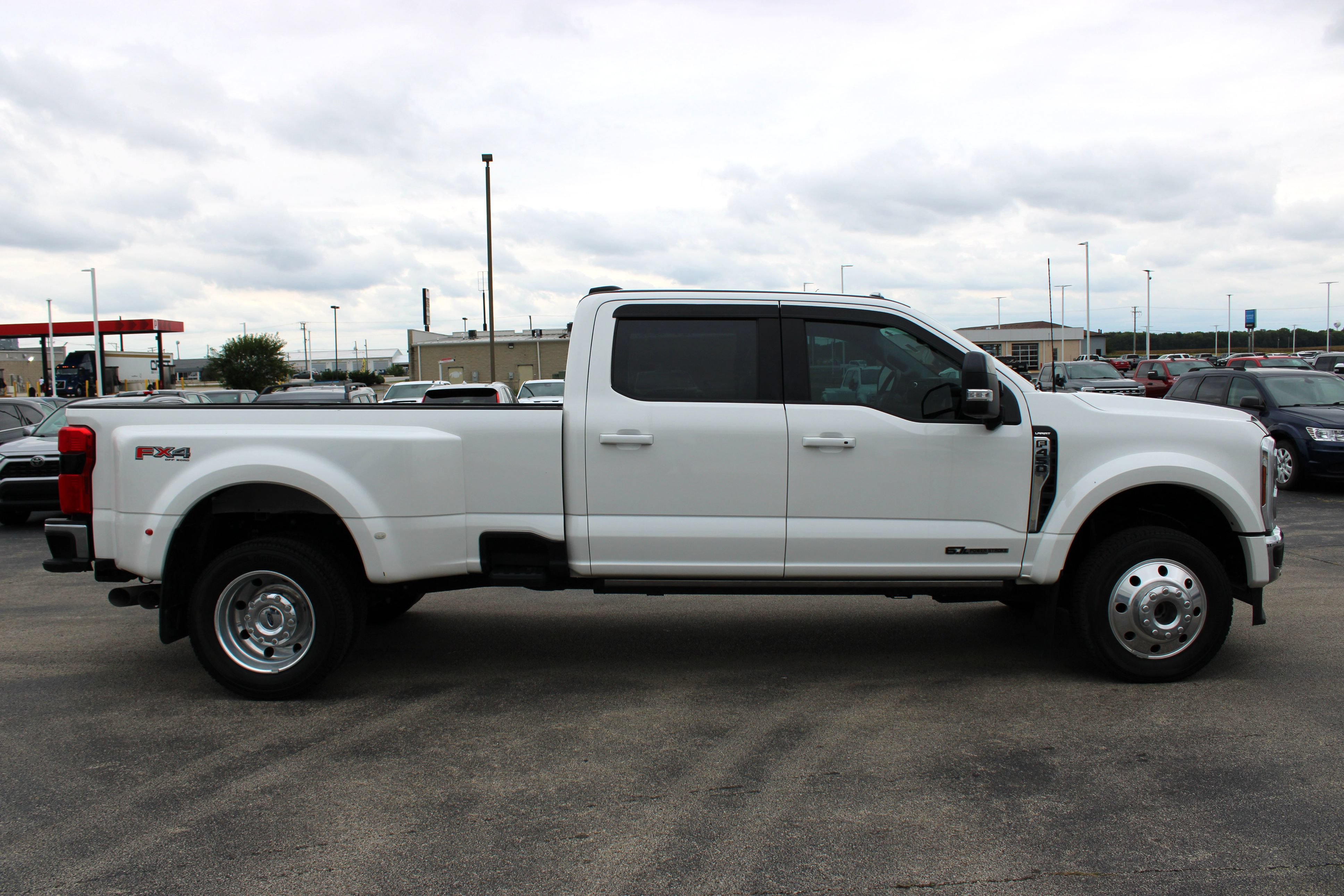 Used 2024 Ford F450 Lariat w/ Lariat Ultimate Package AWD/4WD image 9