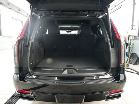 Used 2023 Cadillac Escalade ESV Sport w/ LPO, ONYX Package AWD/4WD image 46