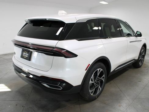 New 2026 Lincoln Nautilus Premier image 8