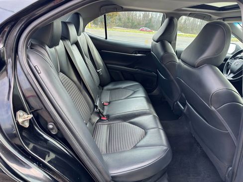 Used 2020 Toyota Camry SE w/ Sunroof Package image 30