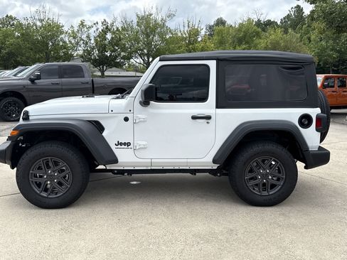 Used 2025 Jeep Wrangler Sport S image 4