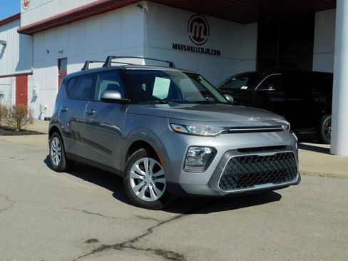 Used 2022 Kia Soul LX image 11