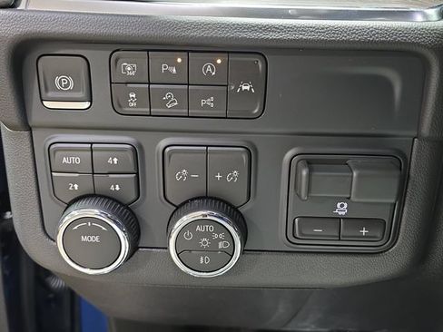 New 2026 Chevrolet Suburban Premier w/ Sun And Tow Package AWD/4WD image 28
