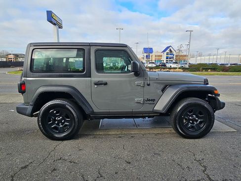 Used 2021 Jeep Wrangler Sport image 4