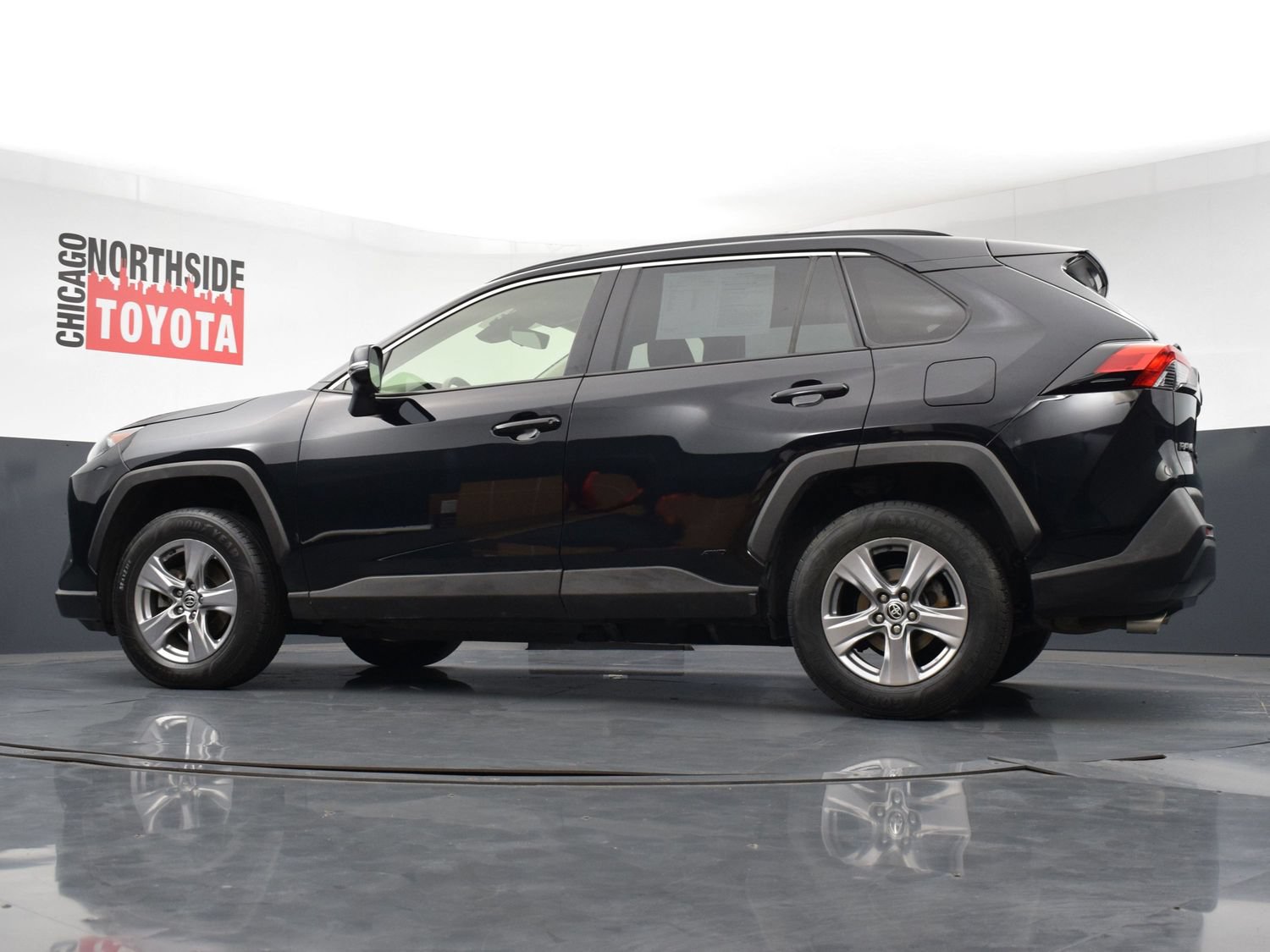 Used 2022 Toyota RAV4 LE AWD/4WD image 26