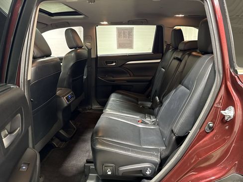 Used 2015 Toyota Highlander XLE AWD/4WD image 23
