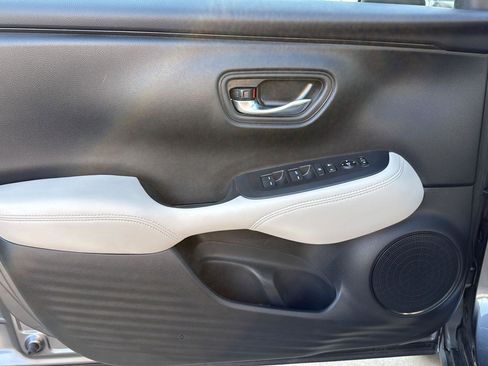 Used 2023 Honda HR-V LX image 12