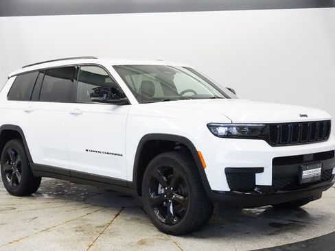 Certified 2022 Jeep Grand Cherokee L Laredo AWD/4WD image 9